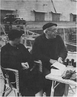 Don Manuel Azaña con su esposa Doña Dolores de Rivas Cherif  a bordo del barco-prisión Sánchez Barcaiztegui en 1934 (Fuente: Cipriano de Rivas Cherif, "Retrato de un desconocido", 2ª, Grijalbo, Barcelona, 1981, p. 529