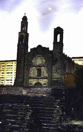 La Plaza de las Tres Culturas en Tlatelolco, en la Ciudad de Mxico.