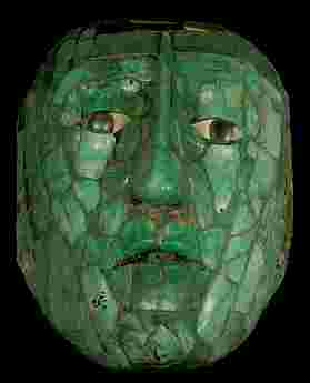 Máscara funeraria de jade hecha para "Pacal el Grande" ( Fuente: A. Ciudad, Los mayas, col. biblioteca iberoamericana, Anaya, Madrid, 1988. p. 91)